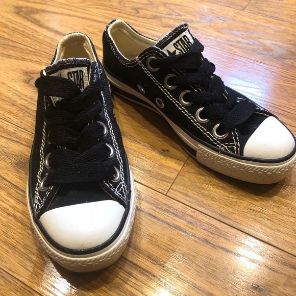Converse Shoes - Converse Men’s size 4/ Women’s 6